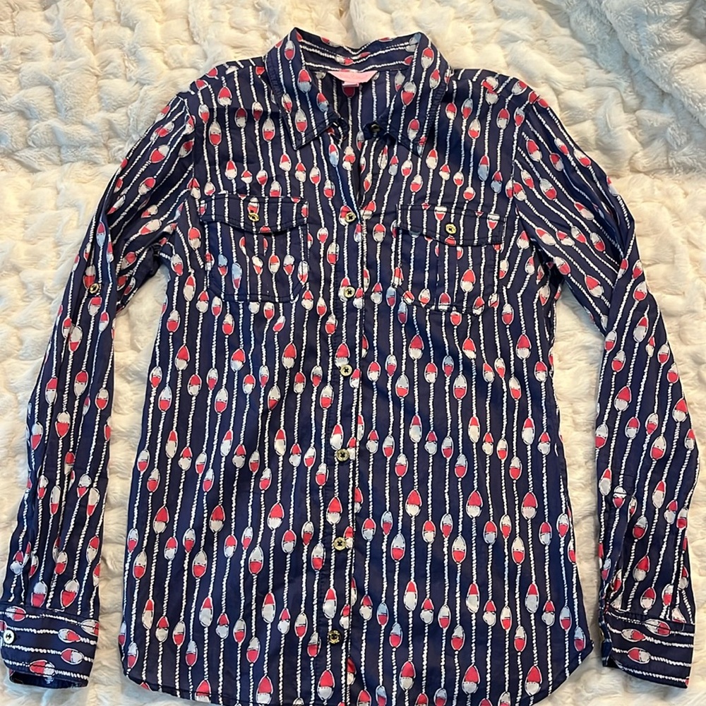 Lilly Pulitzer button down like new top. Excellent condition.